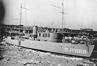 Photo # NH 102347:  USS Vencedor in an icy port during World War I