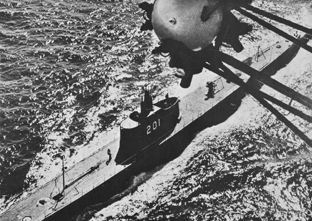 Triton (SS-201) photographed from a US Navy Blimp