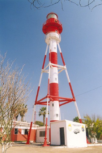 Faro Punta Serrano