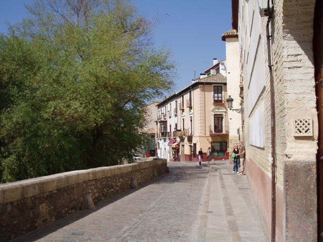 via north of plaza nueva