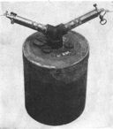 Figure 72.--S-Mine with Y Adapter and Z.Z. 35 Igniter