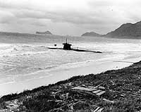 Photo # 80-G-32680: Japanese midget submarine HA-19 beached on the east coast of Oahu after the 7 December 1941 attack on Pearl Harbor.