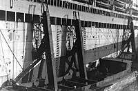 Photo # NH 53714:  USS George Washington coaling at New York City,  25 November 1918