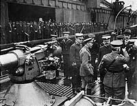 Photo # NH 53907: King George V inspects the transport Finland, during World War I