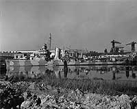 Photo # NH 96828:  USS Hammann at the Charleston Navy Yard, South Carolina in January 1942