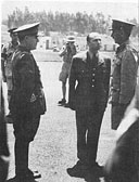 Major-General H. E. de R. Wetherall, Commanding 11th African Division <i>(right),</i> accepts the formal surrender of Addis Ababa from General Mambrini of the Italian <i>Africa Police</i> <i>(left)</i> on 6 April 1941.