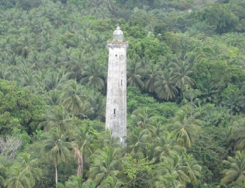 Faro de Punta Mbonda